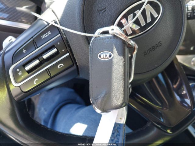 KNAE25LA8J6016976 KIA Stinger Premium