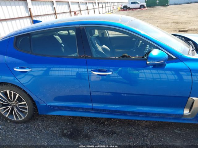 KNAE25LA8J6016976 KIA Stinger Premium