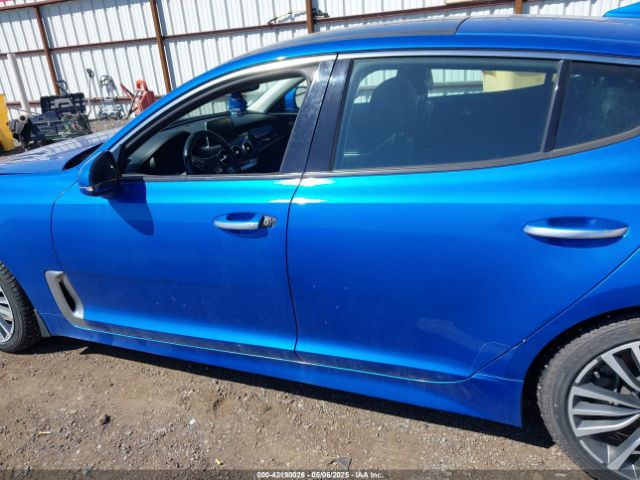 KNAE25LA8J6016976 KIA Stinger Premium