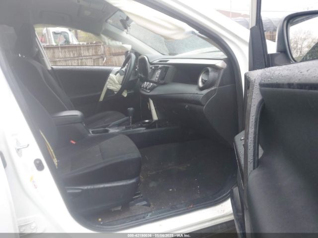 JTMZFREV7HD102186 Toyota RAV4 LE
