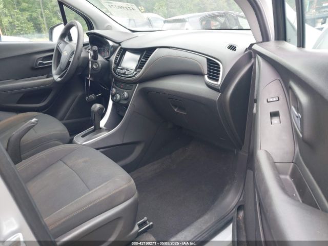 KL7CJKSB8HB103071 Chevrolet TRAX LS