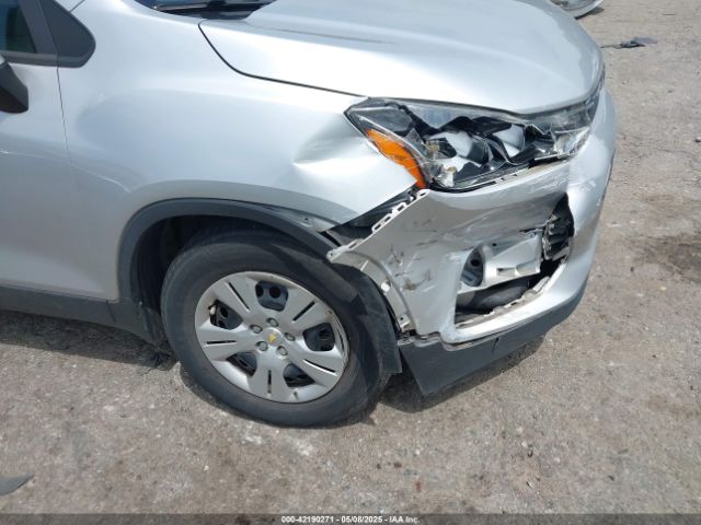 KL7CJKSB8HB103071 Chevrolet TRAX LS