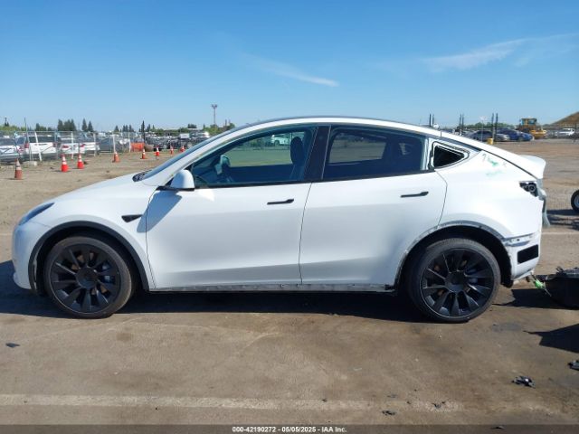 7SAYGDEE1NF364241 Tesla Model Y Long Range Dual Motor All-wheel Drive