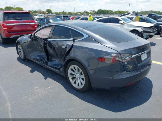 2017 TESLA MODEL S 5YJSA1E10HF220006 Photo 2