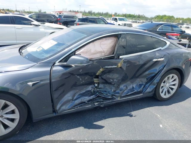2017 TESLA MODEL S 5YJSA1E10HF220006 Photo 5