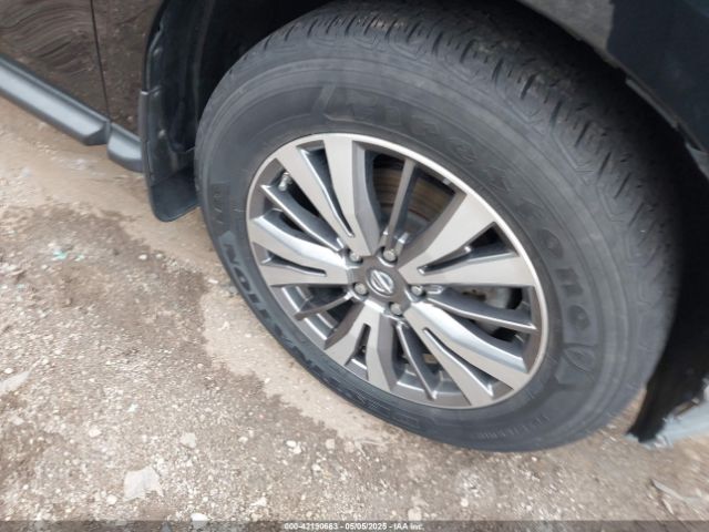 5N1DR2MM7JC675369 Nissan Pathfinder S