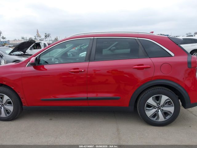 KNDCB3LCXJ5177772 KIA NIRO LX