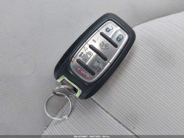2C4RC1DG2HR523842 Chrysler Pacifica Touring
