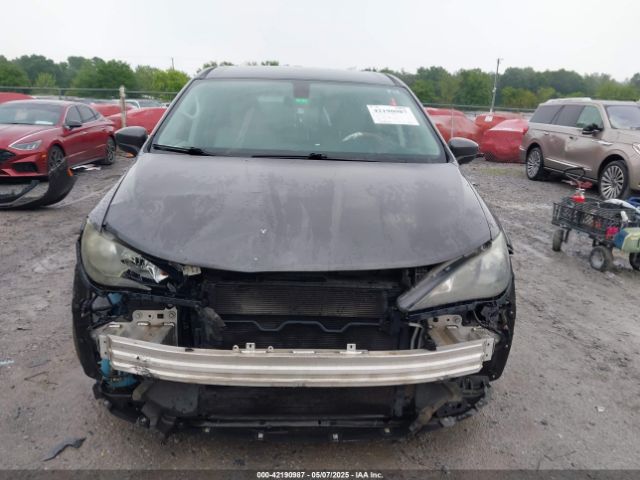 2C4RC1DG2HR523842 Chrysler Pacifica Touring