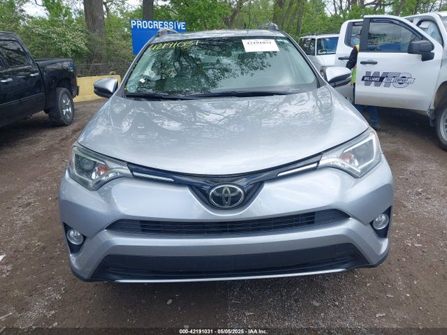 2T3WFREV1JW427878 Toyota Rav4 Xle
