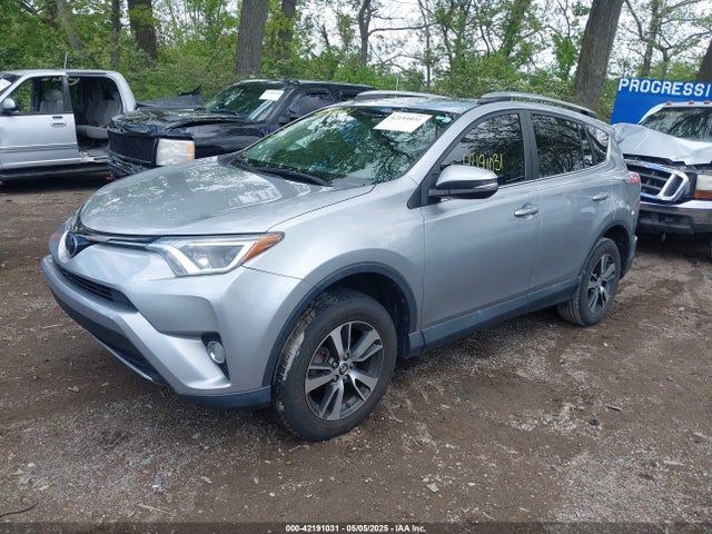 2T3WFREV1JW427878 Toyota Rav4 Xle