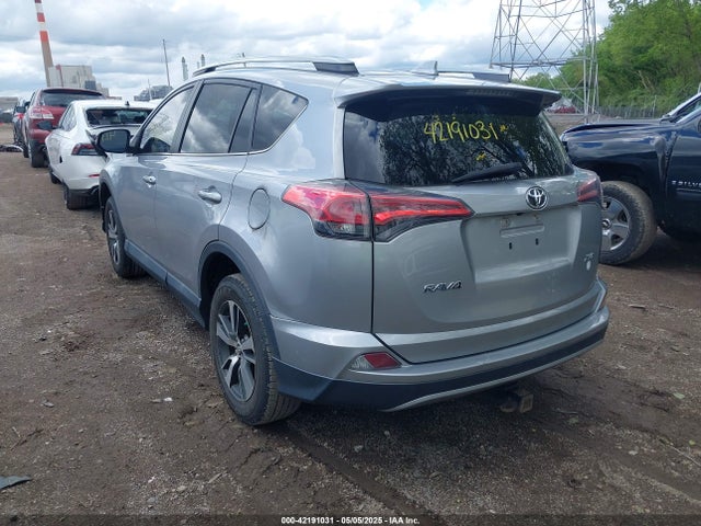 2T3WFREV1JW427878 Toyota Rav4 Xle