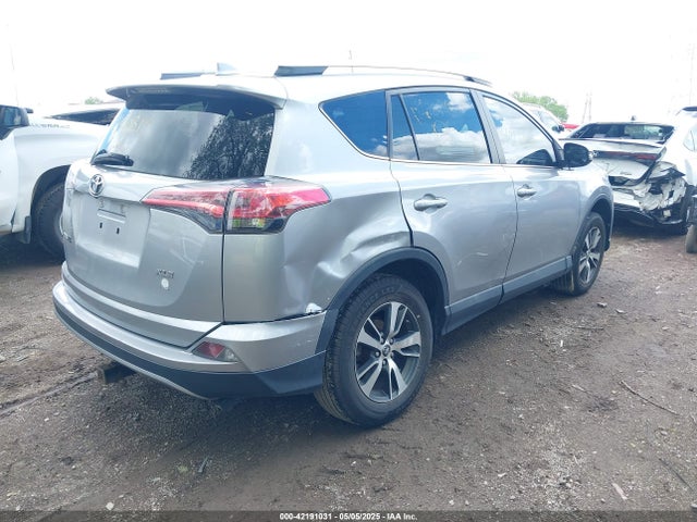 2T3WFREV1JW427878 Toyota Rav4 Xle