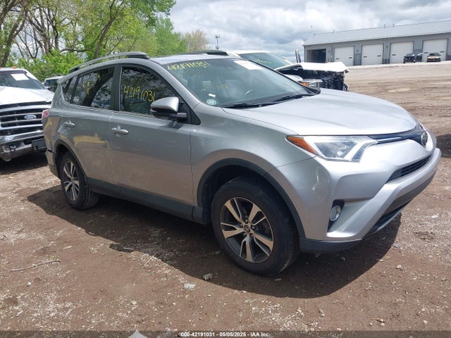 2T3WFREV1JW427878 Toyota Rav4 Xle