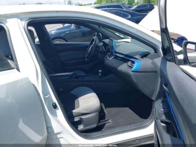 NMTKHMBX9KR095031 Toyota C-HR XLE