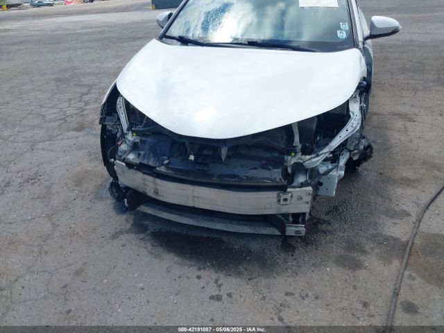 NMTKHMBX9KR095031 Toyota C-HR XLE