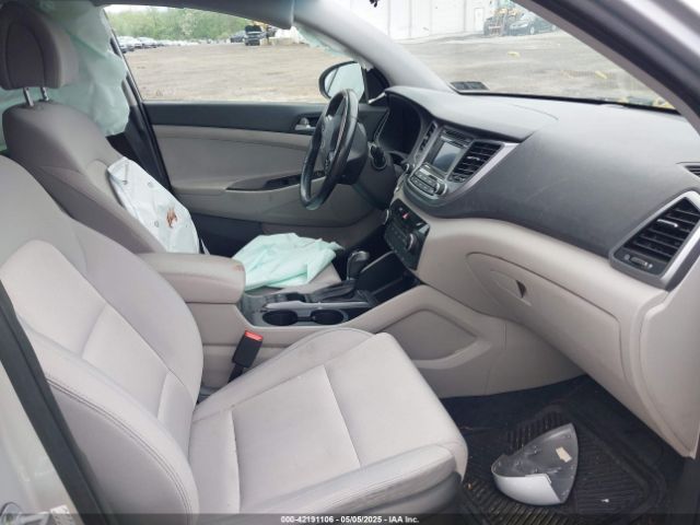 KM8J3CA29HU596173 Hyundai Tucson Sport