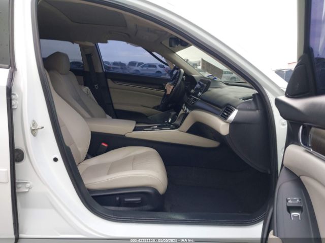 1HGCV1F9XJA047799 Honda Accord Touring