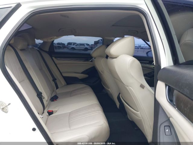1HGCV1F9XJA047799 Honda Accord Touring