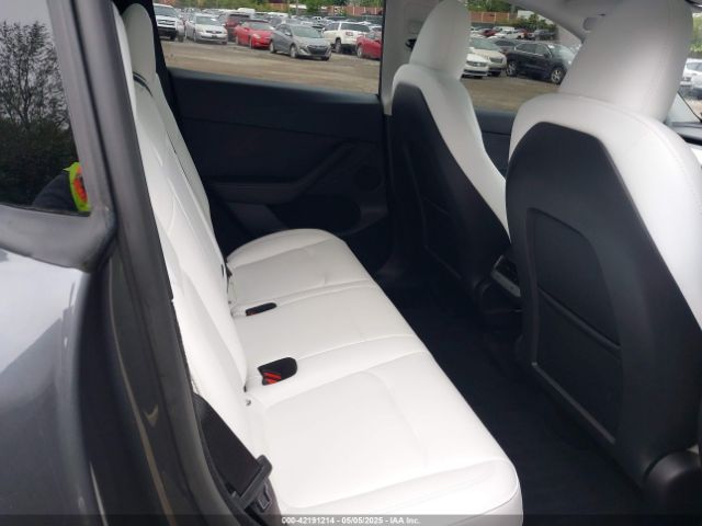 2023 TESLA MODEL Y 7SAYGDEF1PF838247 Photo 7