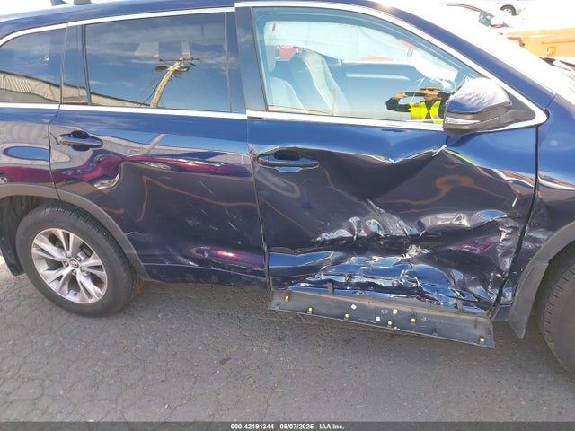 Toyota Highlander Le Plus V6 2016 5TDBKRFH3GS347205 Image 17