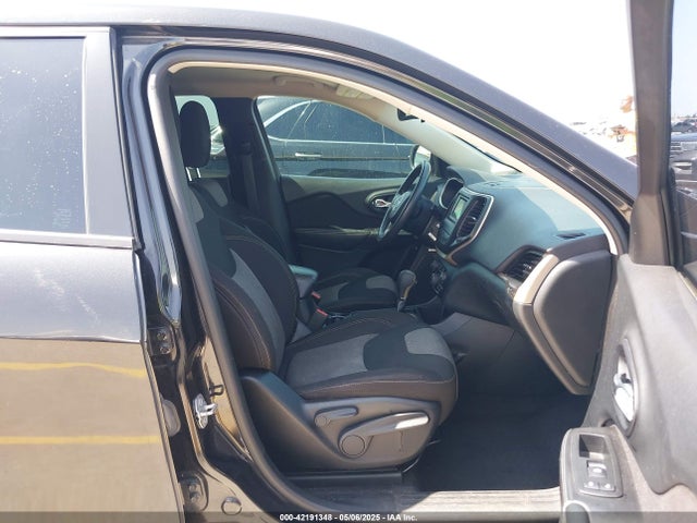 1C4PJLAB4FW516946 Jeep Cherokee