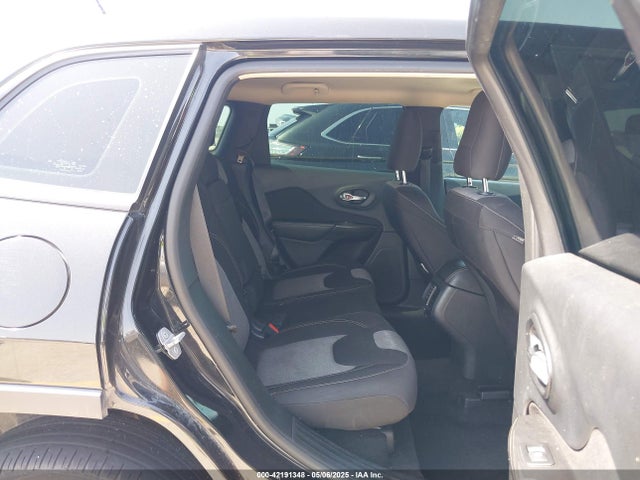 1C4PJLAB4FW516946 Jeep Cherokee