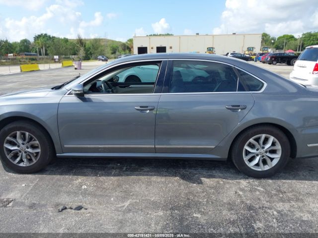 1VWAT7A34HC032082 Volkswagen Passat 1.8t S
