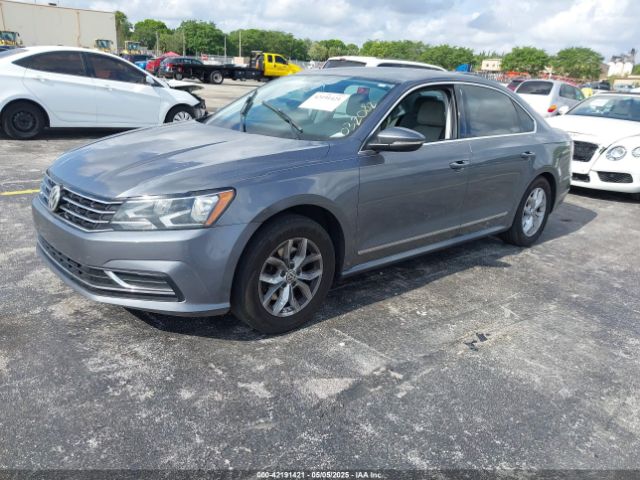1VWAT7A34HC032082 Volkswagen Passat 1.8t S