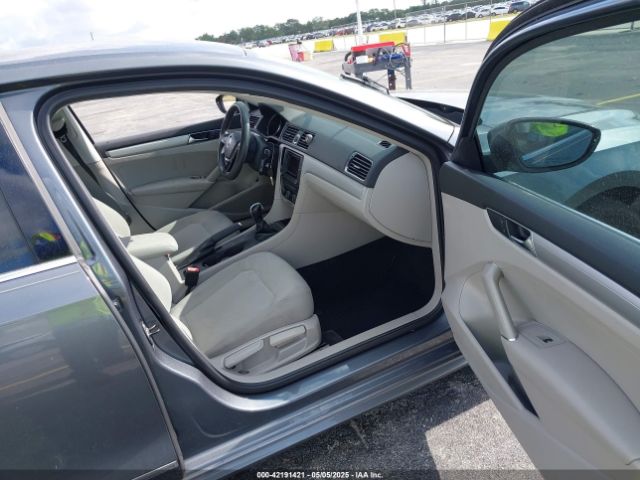 1VWAT7A34HC032082 Volkswagen Passat 1.8t S