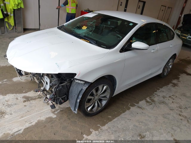 Chrysler 200 S 2015 1C3CCCBG7FN756943 Image 2