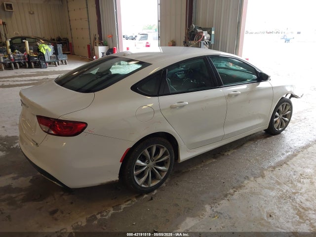 Chrysler 200 S 2015 1C3CCCBG7FN756943 Image 4