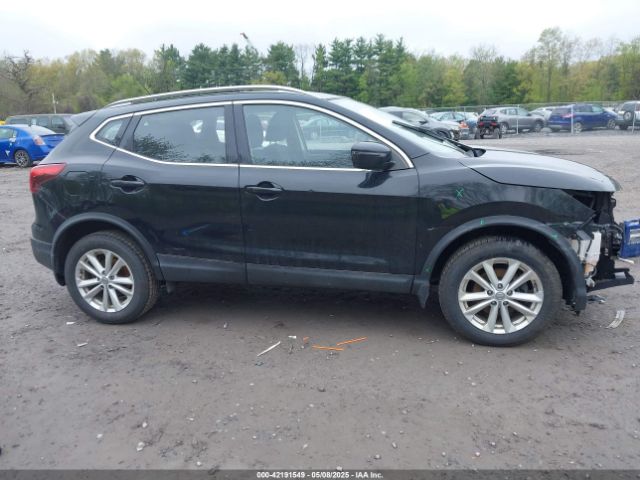 JN1BJ1CP8JW187445 Nissan Rogue Sport Sv