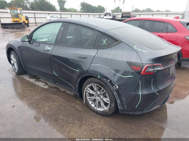 2024 TESLA MODEL Y 7SAYGDEE5RA260614 Photo 2
