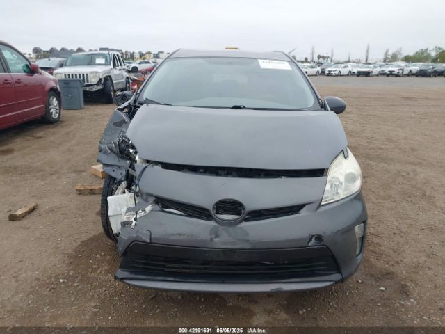 JTDKN3DU2F0423129 Toyota Prius Two
