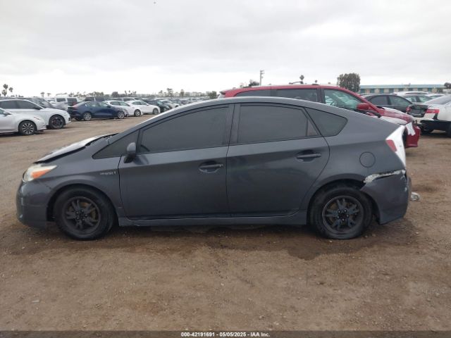 JTDKN3DU2F0423129 Toyota Prius Two