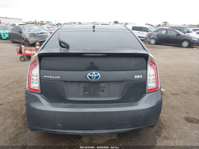 JTDKN3DU2F0423129 Toyota Prius Two