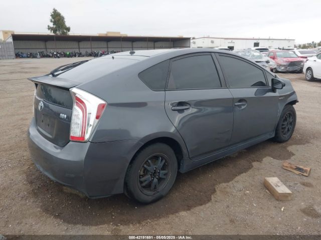 JTDKN3DU2F0423129 Toyota Prius Two
