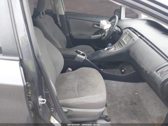 JTDKN3DU2F0423129 Toyota Prius Two