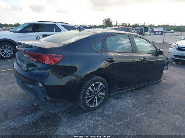 3KPF24AD0PE663485 KIA Forte Lxs