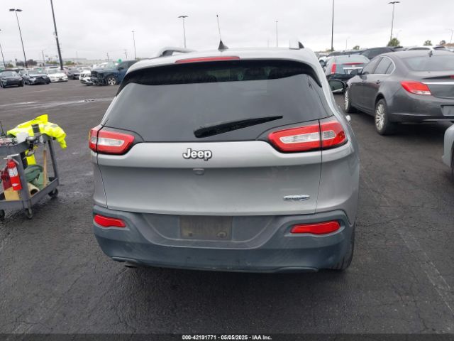 1C4PJLCB2GW168045 Jeep Cherokee Latitude