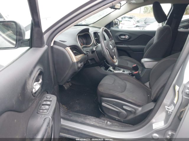 1C4PJLCB2GW168045 Jeep Cherokee Latitude
