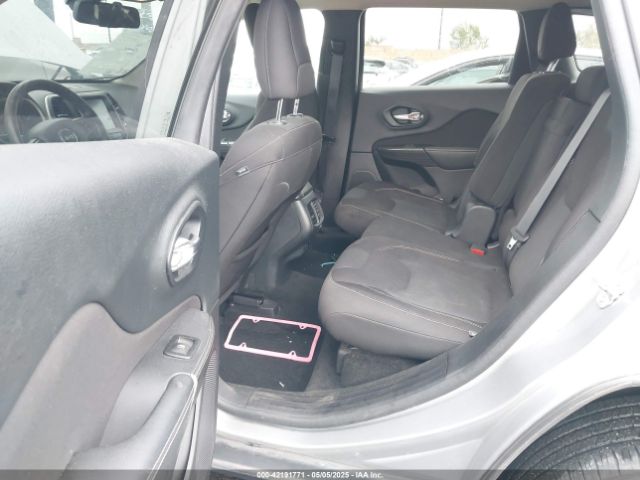 1C4PJLCB2GW168045 Jeep Cherokee Latitude