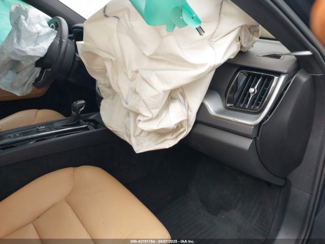 2018 VOLVO XC60 YV4102RK9J1032135 Photo 4