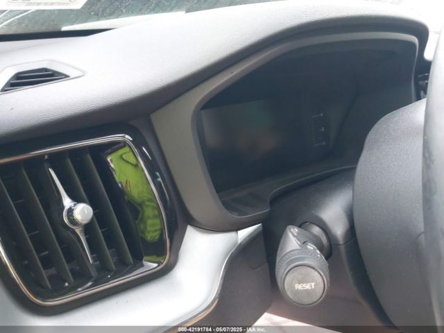 2018 VOLVO XC60 YV4102RK9J1032135 Photo 6