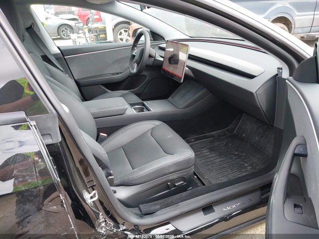 2025 TESLA MODEL 3 5YJ3E1EA5SF890411 Photo 4