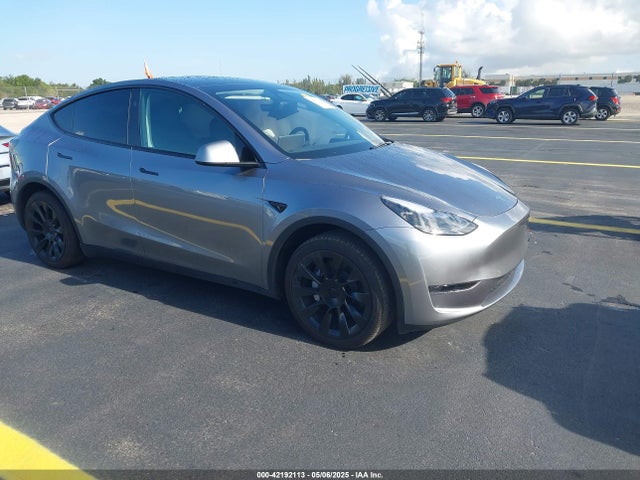 2025 TESLA MODEL Y 7SAYGDED6SA375445 Photo 0