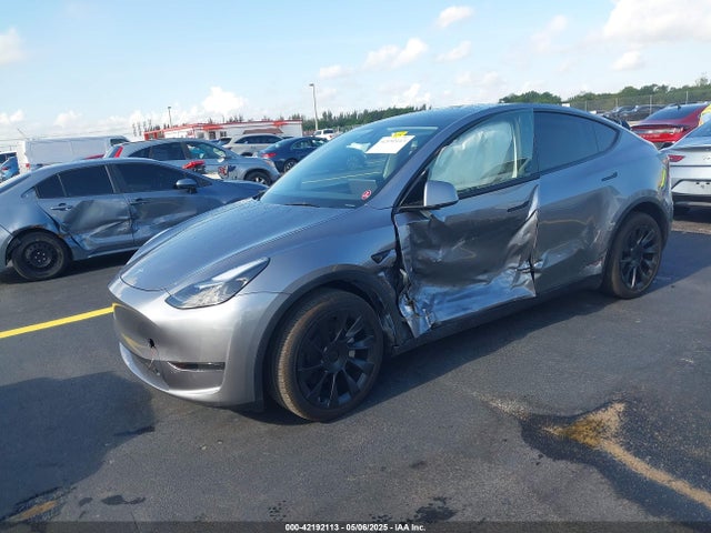 2025 TESLA MODEL Y 7SAYGDED6SA375445 Photo 1