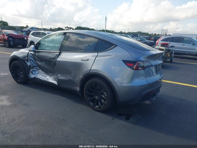 2025 TESLA MODEL Y 7SAYGDED6SA375445 Photo 2