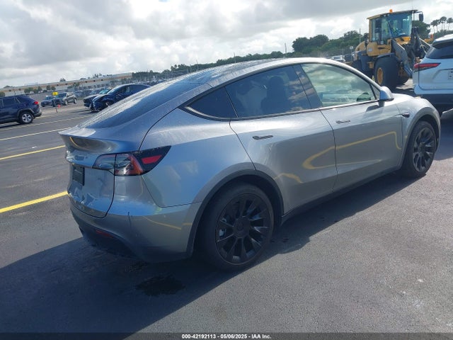 2025 TESLA MODEL Y 7SAYGDED6SA375445 Photo 3